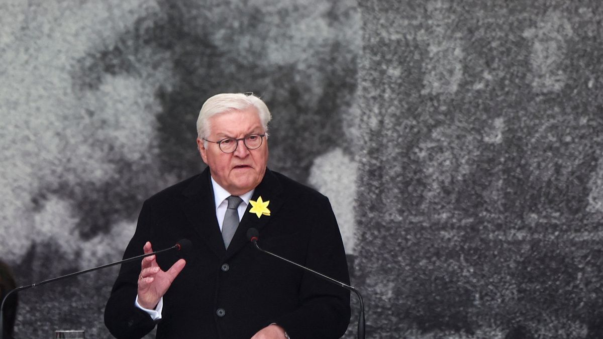 Odpusťte, nikdy více. Steinmeier se u pomníku hrdinů varšavského ghetta omluvil za všechny Němce